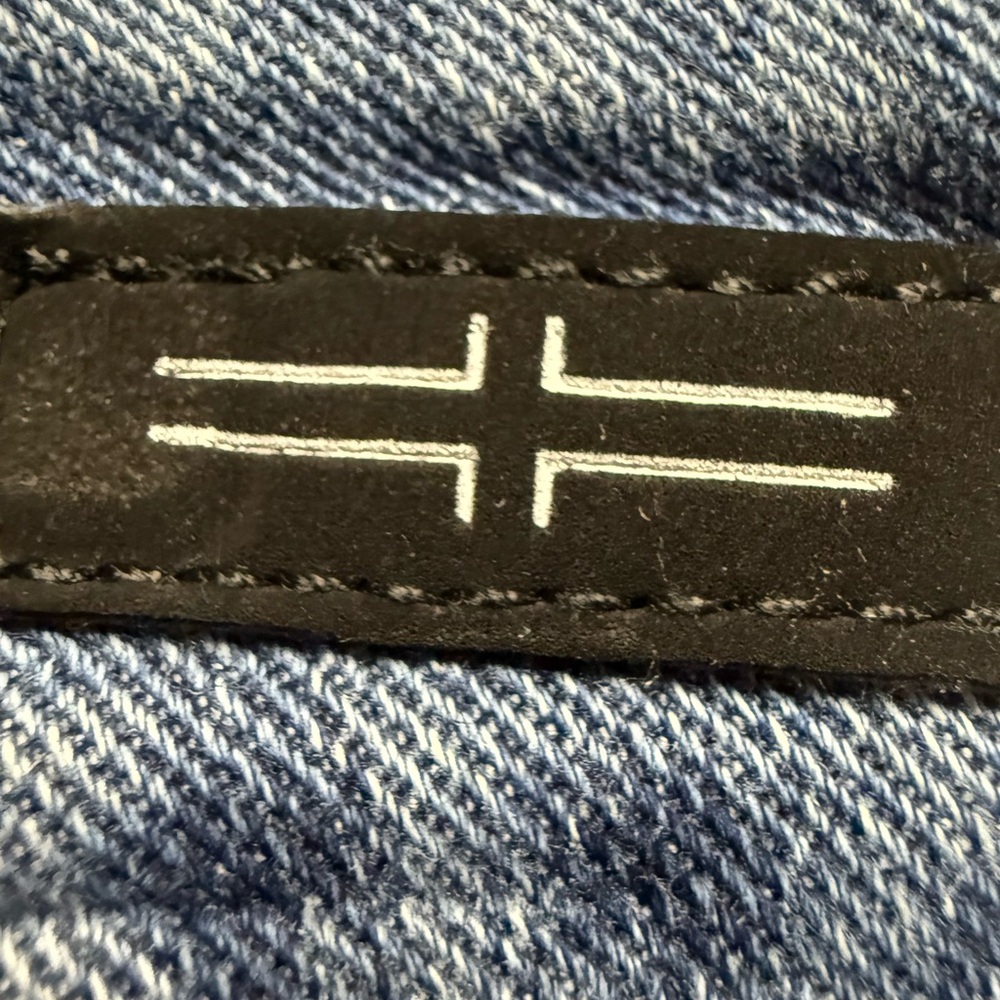 2/$29 on $20 Jeans. EUC Liverpool Light Blue Cropped Straight Leg Jeans w/Zips - Picture 4 of 7